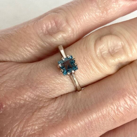 Sterling Silver 925 Claw Prong Set Square Blue Topaz Solitaire Ring Sz 6.25 - Picture 3 of 16